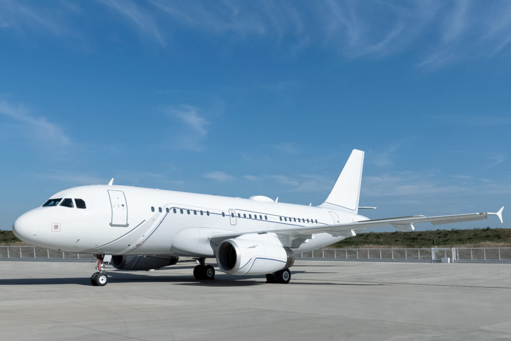 world_wide_lux_fleet_airbus_a319-cj_1